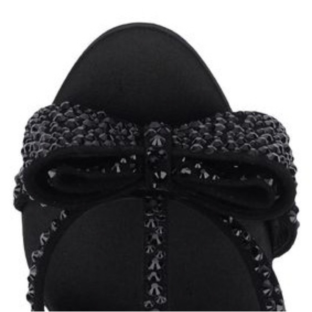 Giuseppe Zanotti
Bejeweled Bow-Toe Sandal Size 40 - Picture 6 of 6